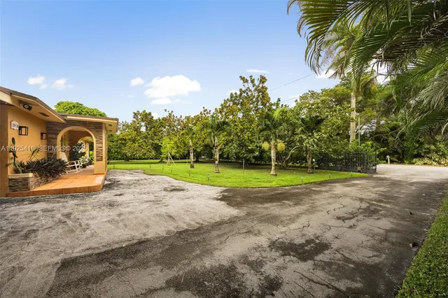 $1,700,000 | 20450 Southwest 198th Avenue, Miami, FL 33187