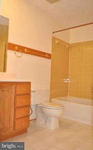 11510 Underoak Court Reston, VA 20191 - Photo 2 of 30 Roomy family bathroom, lots of space and storage.