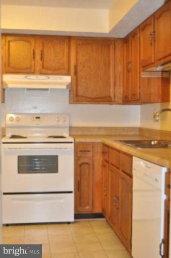 11510 Underoak Court Reston, VA 20191 - Photo 19 of 30 Kitchen #2