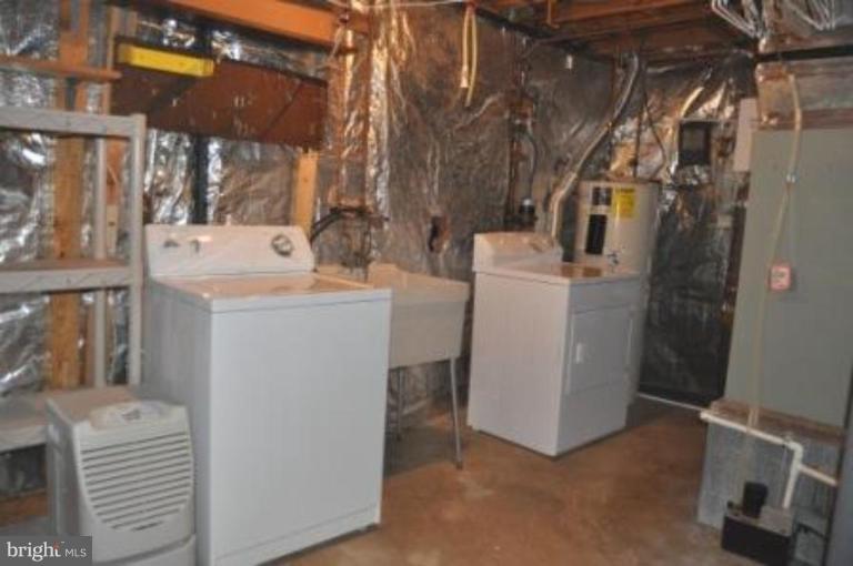 11510 Underoak Court Reston, VA 20191 - Photo 22 of 30 Lots of room in the laundry room with utility sink