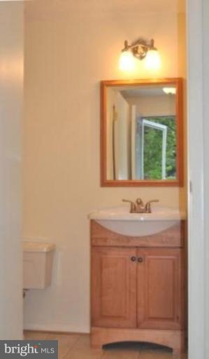 11510 Underoak Court Reston, VA 20191 - Photo 27 of 30 Powder room on main level.