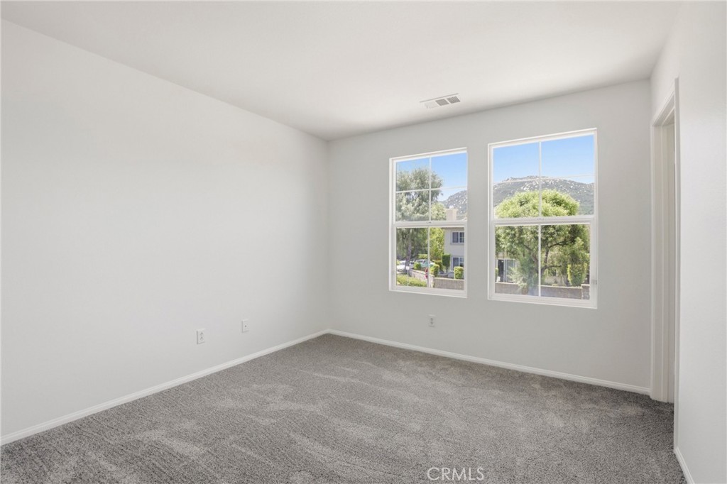 31598 Six Rivers Court Temecula, CA 92592 - Photo 31 of 43 an empty room with windows