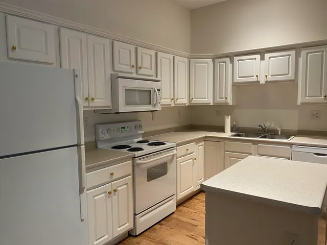 $2,500 | 59 Cluff Road, Unit 16, Salem, NH 03079