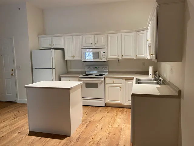 $2,500 | 59 Cluff Road, Unit 16, Salem, NH 03079