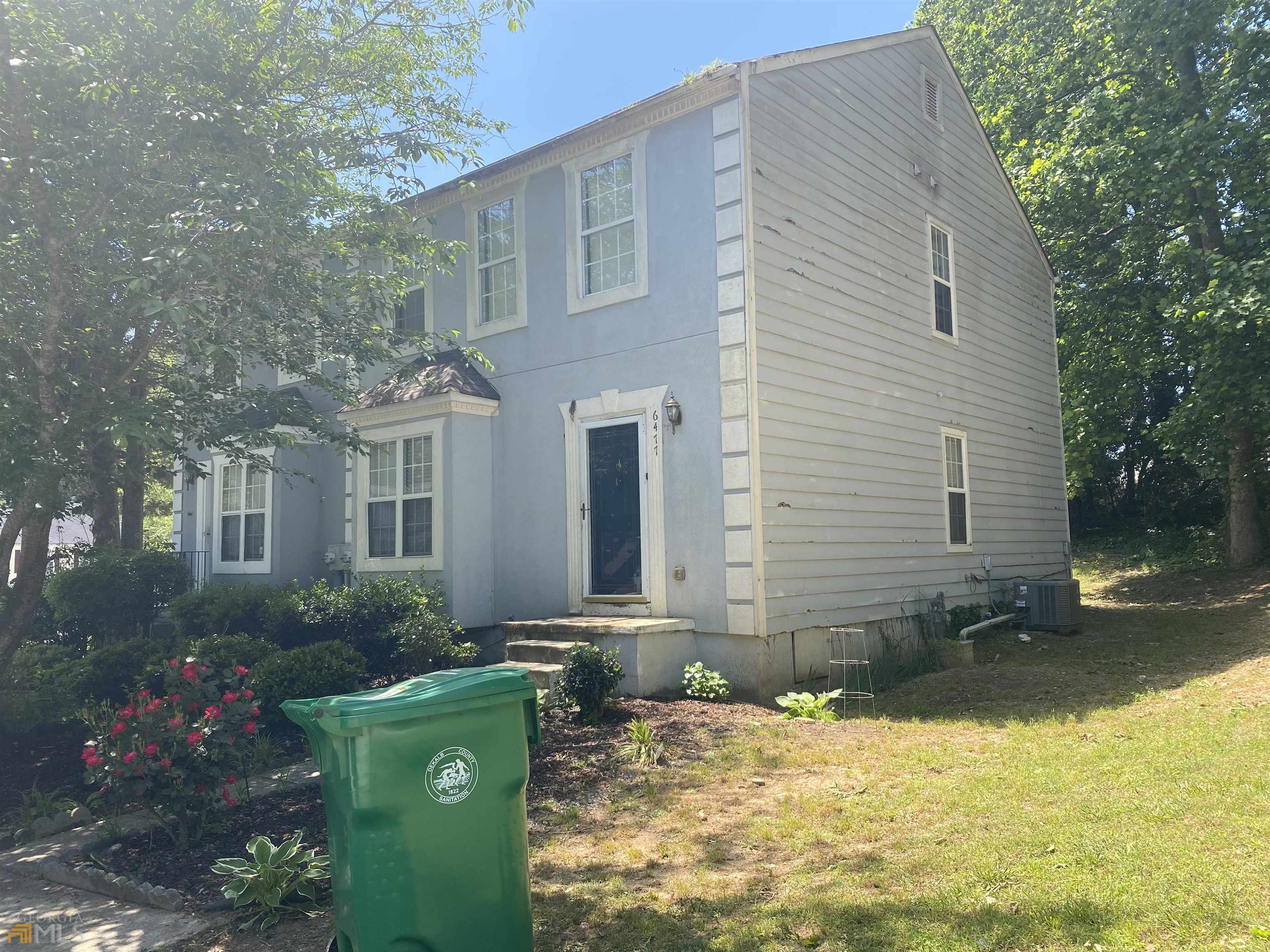a front view of house with yard