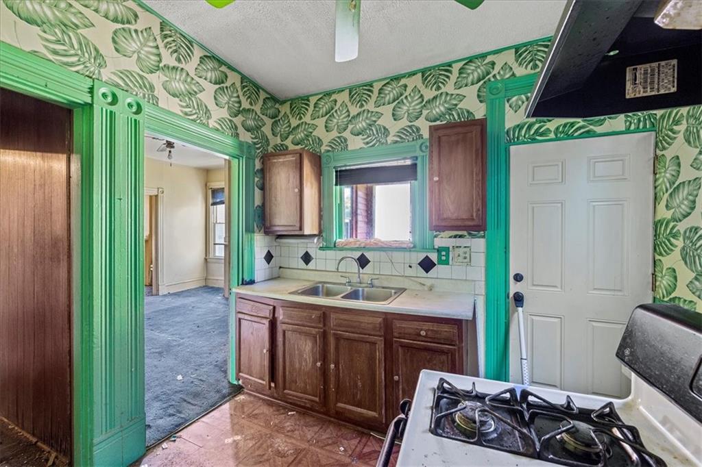 2627 Ellis Street Pittsburgh, PA 15214 - Photo 11 of 23