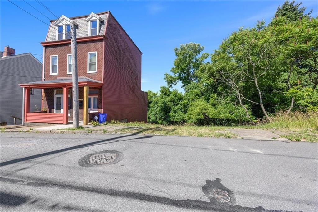 2627 Ellis Street Pittsburgh, PA 15214 - Photo 3 of 23