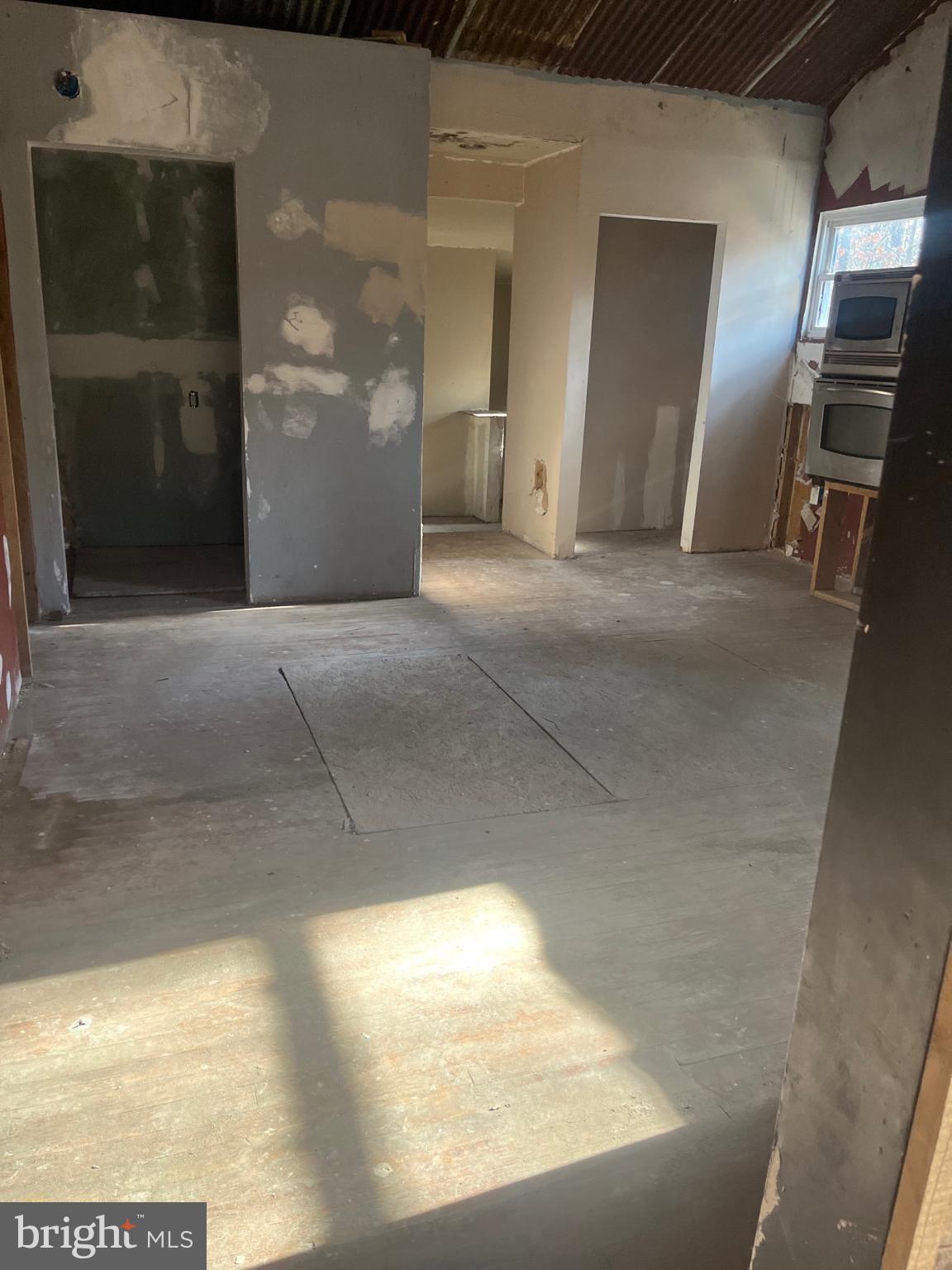 122 Mist Road Millville, NJ 08332 - Photo 6 of 8 a view of a hallway with entryway