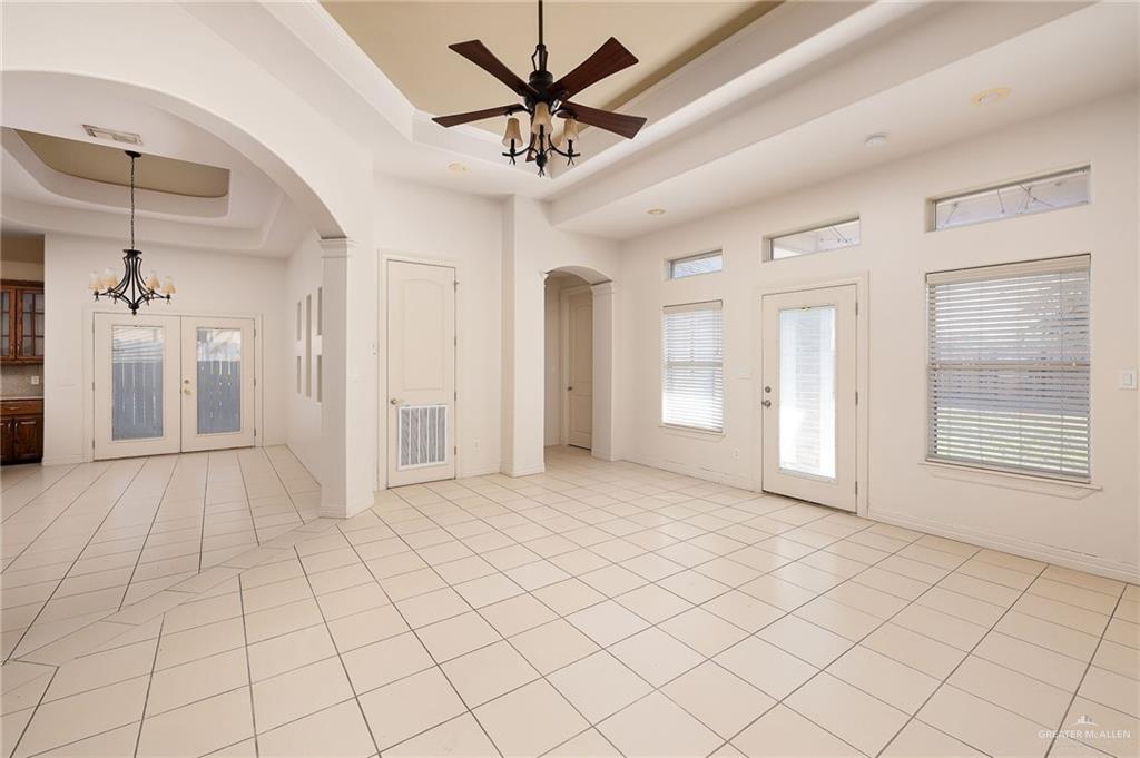 402 Hackberry Avenue Mission, TX 78572 - Photo 4 of 12