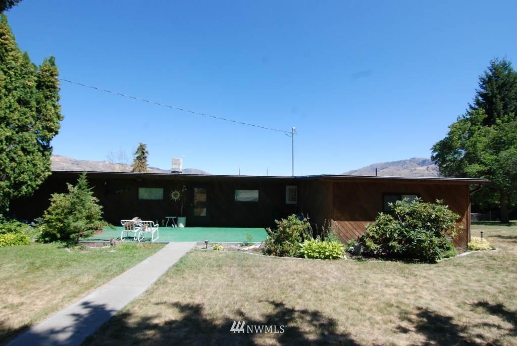 1952 South Lakeshore Road Chelan, WA 98816 - Photo 2 of 24 Gallery Image 2