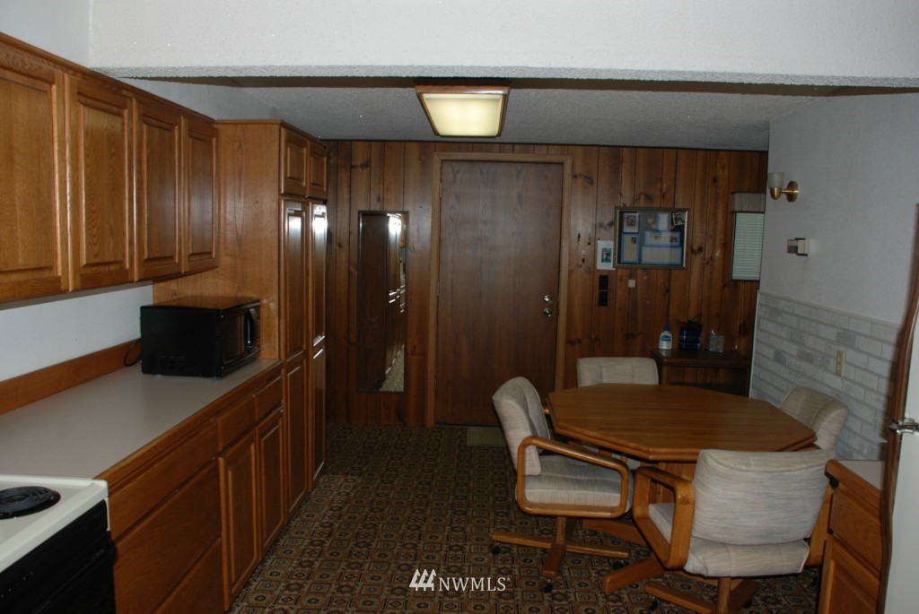 1952 South Lakeshore Road Chelan, WA 98816 - Photo 14 of 24 Gallery Image 14