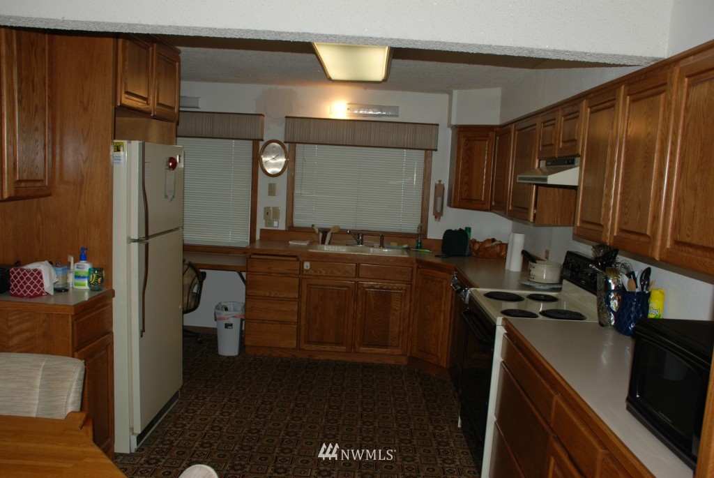 1952 South Lakeshore Road Chelan, WA 98816 - Photo 15 of 24 Gallery Image 15