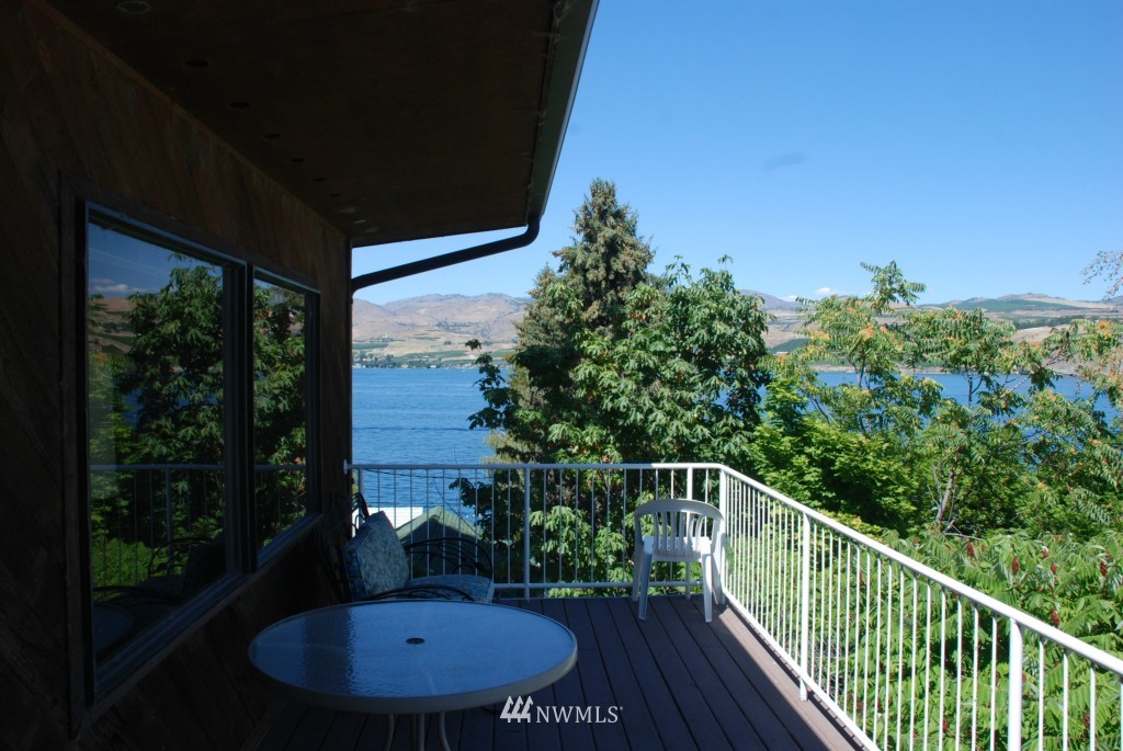 1952 South Lakeshore Road Chelan, WA 98816 - Photo 17 of 24 Gallery Image 17
