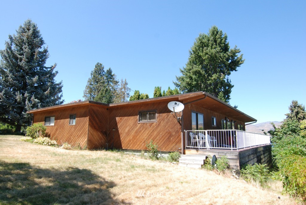 1952 South Lakeshore Road Chelan, WA 98816 - Photo 3 of 24 Gallery Image 3