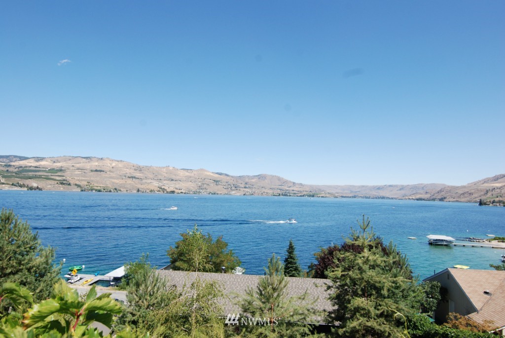 1952 South Lakeshore Road Chelan, WA 98816 - Photo 4 of 24 Gallery Image 4