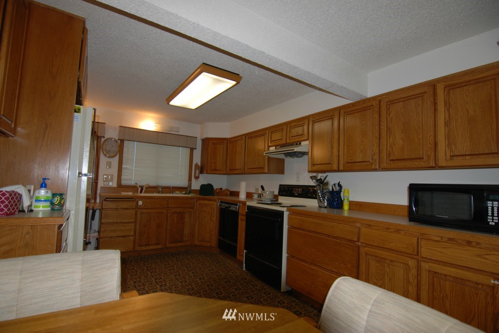 1952 South Lakeshore Road Chelan, WA 98816 - Photo 8 of 24 Gallery Image 8