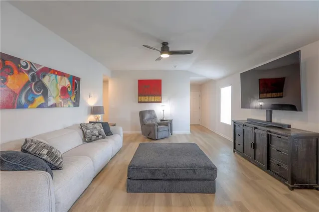 $289,900 | 435 East Park Hill Drive, Tonganoxie, KS 66086