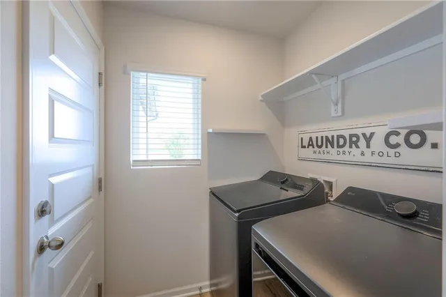 $289,900 | 435 East Park Hill Drive, Tonganoxie, KS 66086