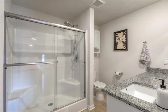 $289,900 | 435 East Park Hill Drive, Tonganoxie, KS 66086