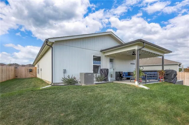 $289,900 | 435 East Park Hill Drive, Tonganoxie, KS 66086