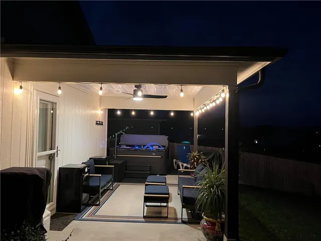 $289,900 | 435 East Park Hill Drive, Tonganoxie, KS 66086