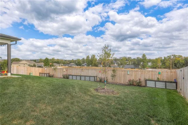 $289,900 | 435 East Park Hill Drive, Tonganoxie, KS 66086