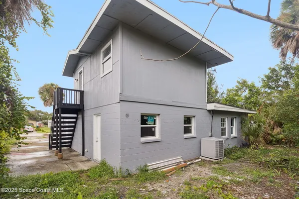 front view of house with a yard