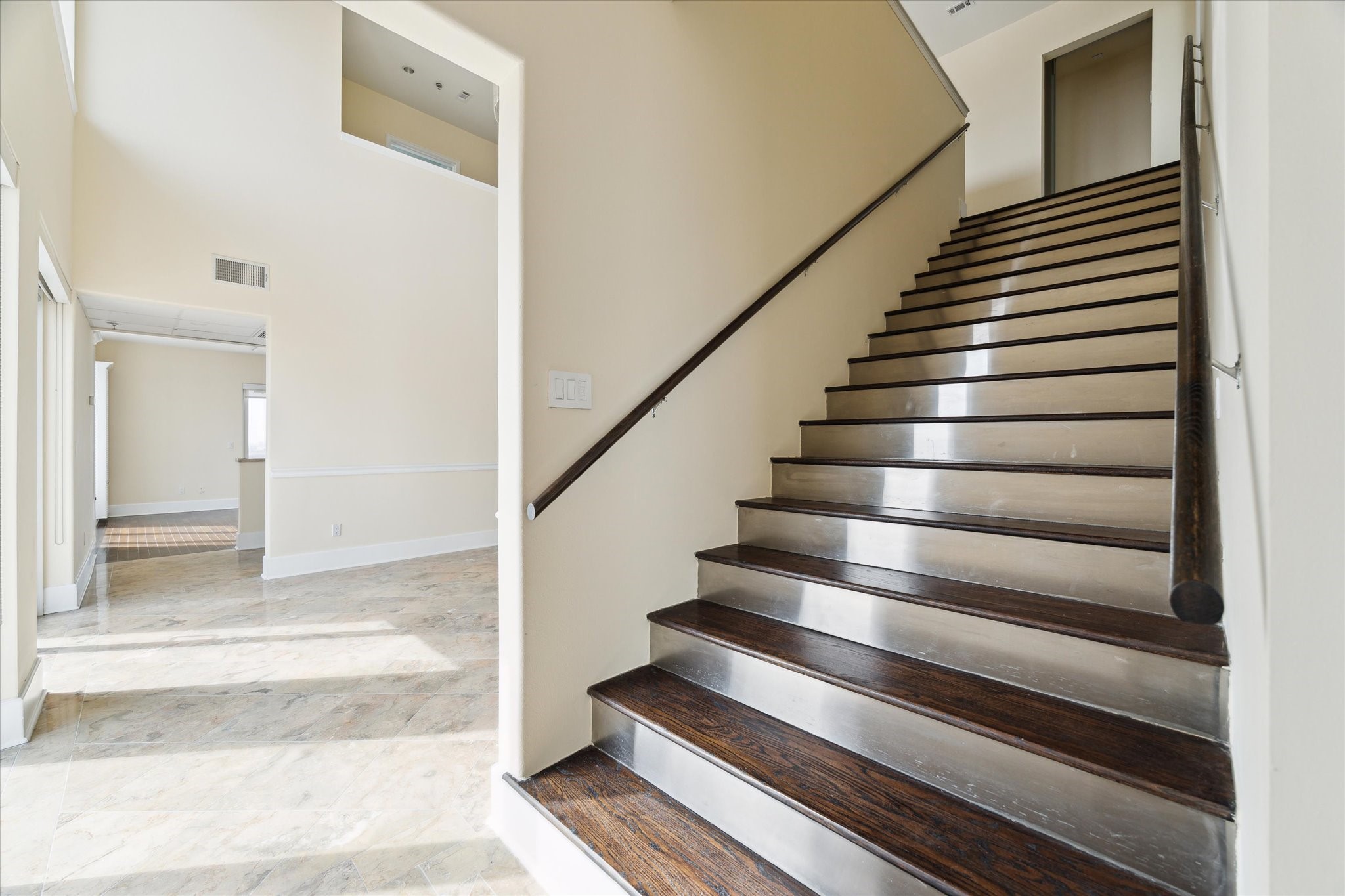 2520 Robinhood Street, Unit 1200 Houston, TX 77005 - Photo 13 of 29 a view of entryway
