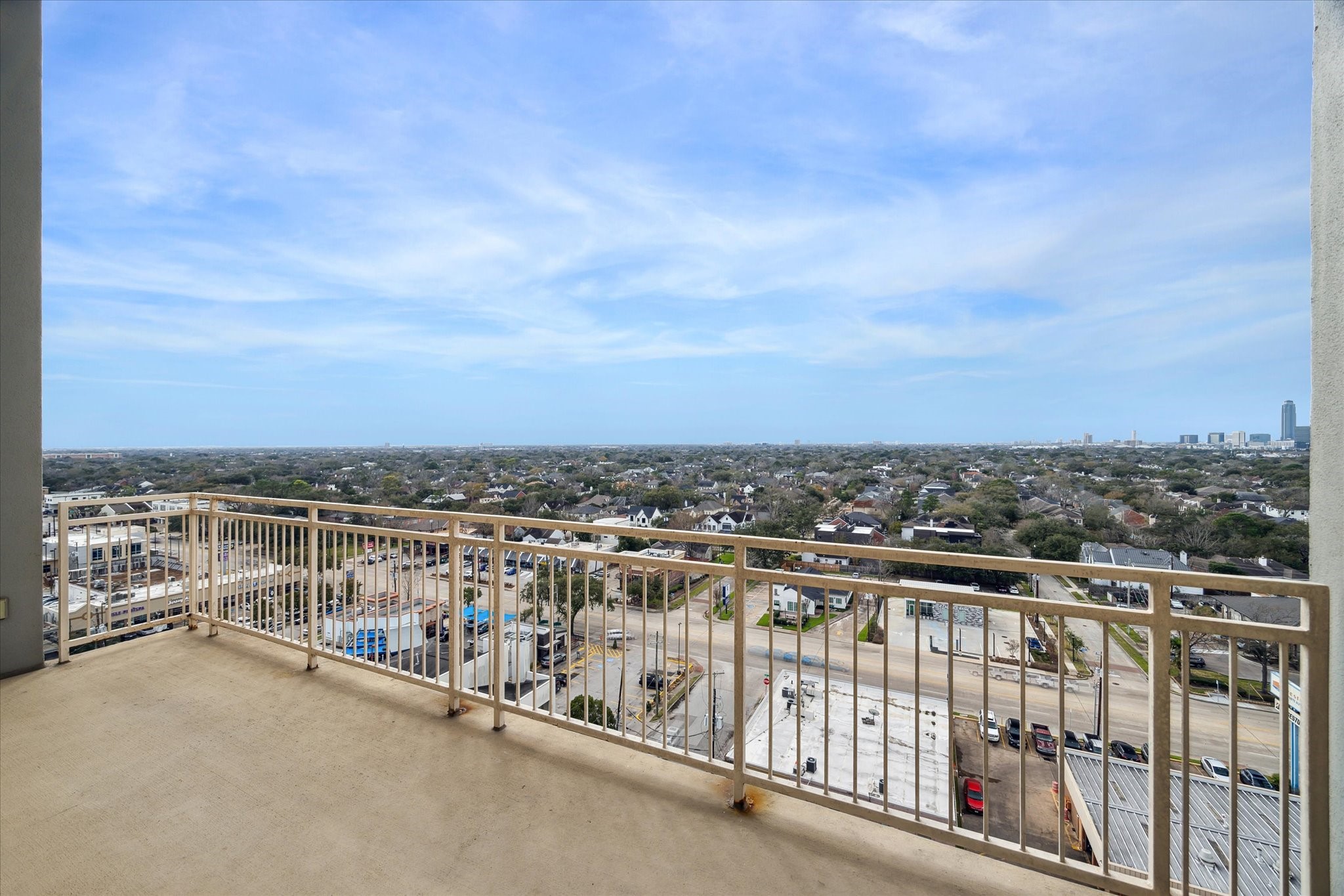 2520 Robinhood Street, Unit 1200 Houston, TX 77005 - Photo 5 of 29 a view of a balcony with city