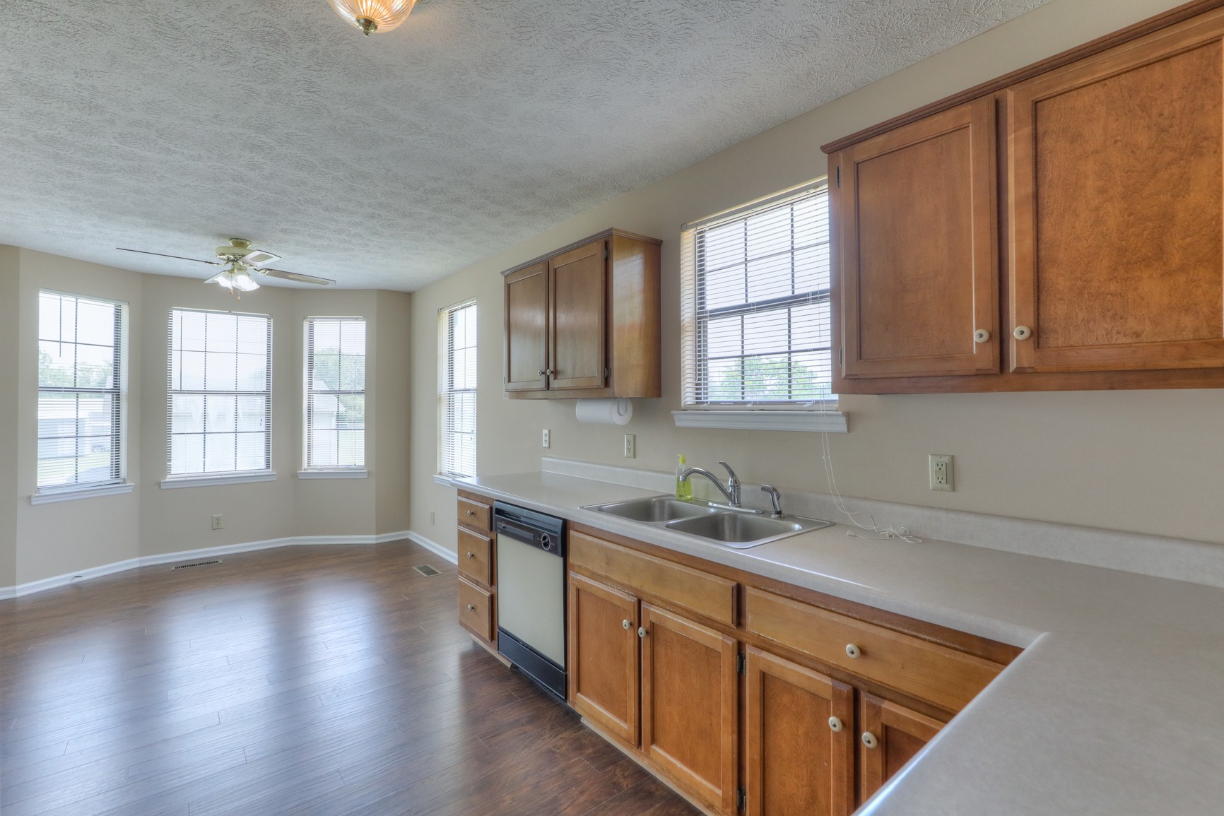 1105 Rome Pike Lebanon, TN 37087 - Photo 12 of 41 Kitchen with new laminate floors