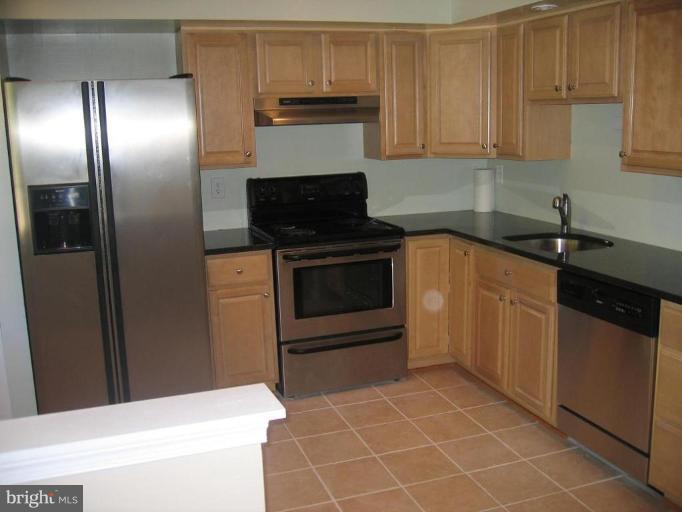 7577 Aspenpark Road Lorton, VA 22079 - Photo 2 of 9 Kitchen