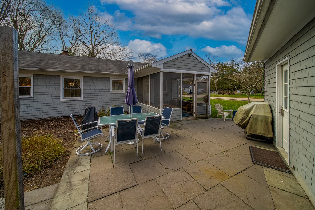 15 Nipsah Road Warwick, RI 02818 - Photo 6 of 42