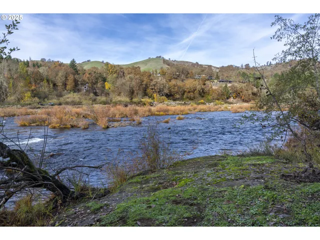 a view of an outdoor space