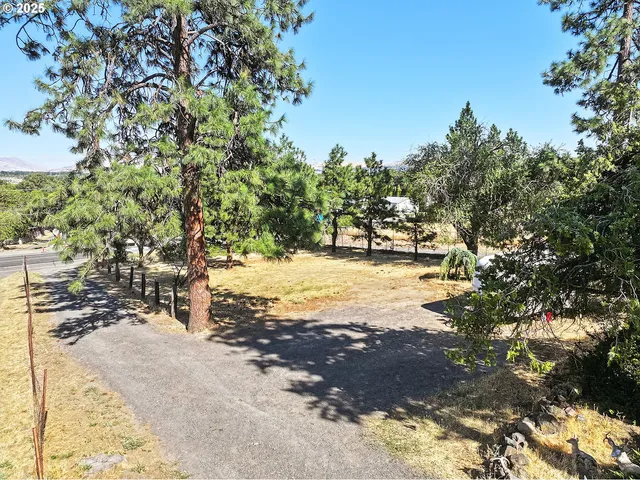 $399,900 | 3016 West 10th Street, The Dalles, OR 97058