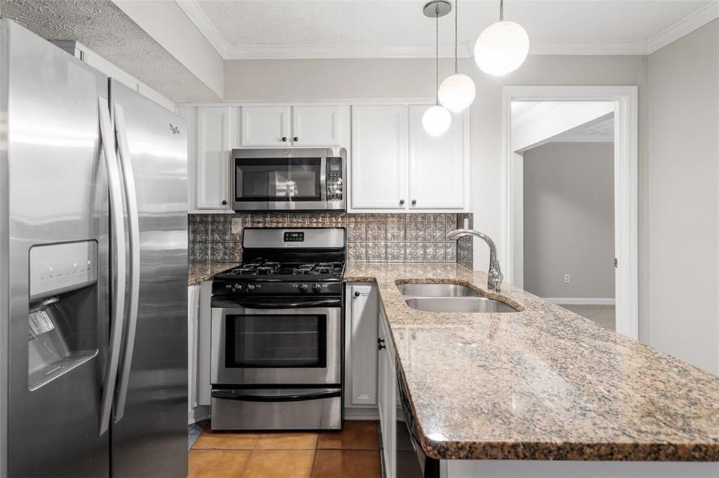 2045 Brian Way Decatur, GA 30033 - Photo 4 of 35