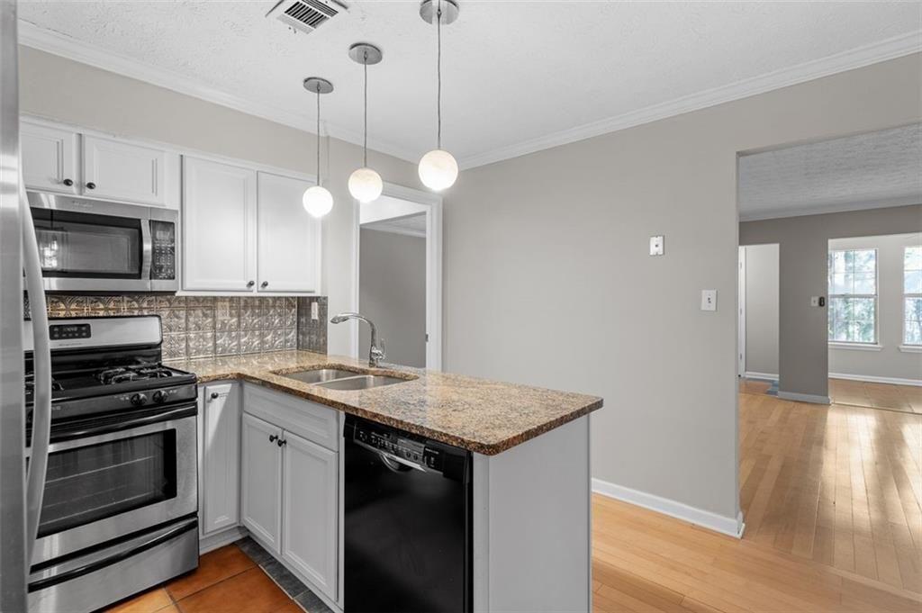 2045 Brian Way Decatur, GA 30033 - Photo 6 of 35