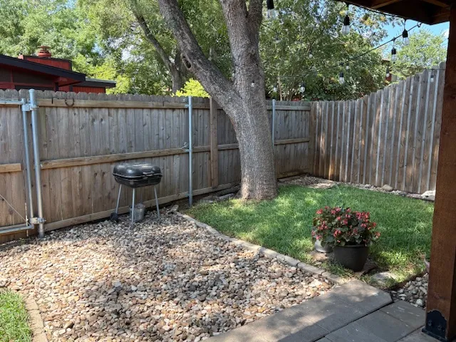 $1,600 | 4711 Yucca Hill Drive, Austin, TX 78744