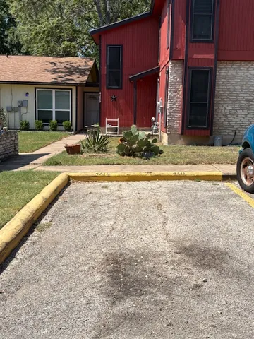 $1,600 | 4711 Yucca Hill Drive, Austin, TX 78744