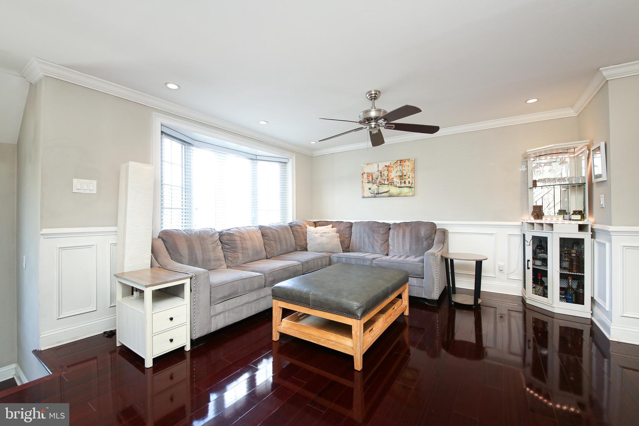 3653 Academy Road Philadelphia, PA 19154 - Photo 3 of 20 Living room