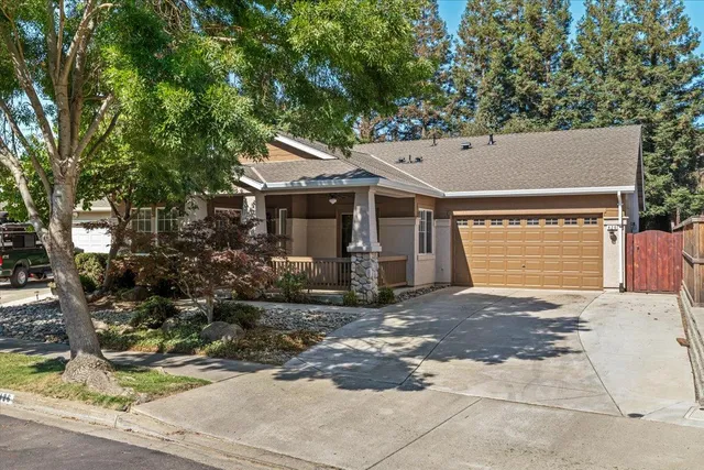 a view of a house with yard and tree s