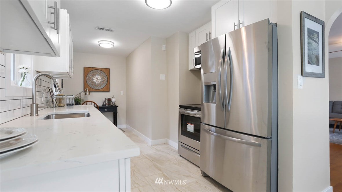 306 Meadow Avenue North Renton, WA 98057 - Photo 11 of 24