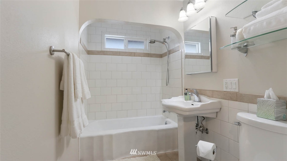 306 Meadow Avenue North Renton, WA 98057 - Photo 14 of 24