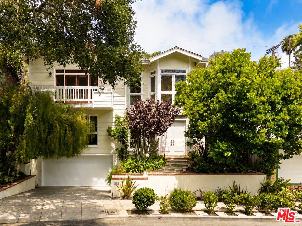 454 Sycamore Road Santa Monica, CA 90402 - Photo 1 of 32