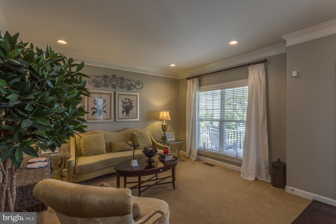 4116 Agency Loop Triangle, VA 22172 - Photo 3 of 30 Living Room