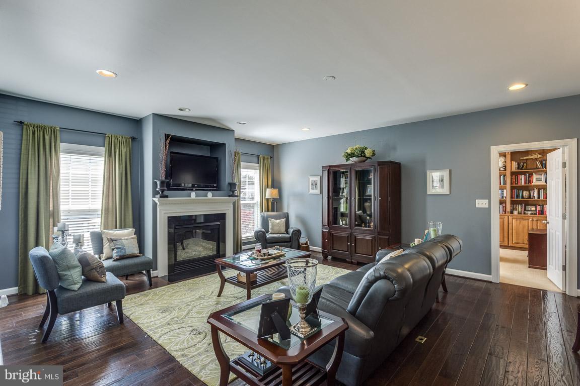 4116 Agency Loop Triangle, VA 22172 - Photo 8 of 30 Family Room