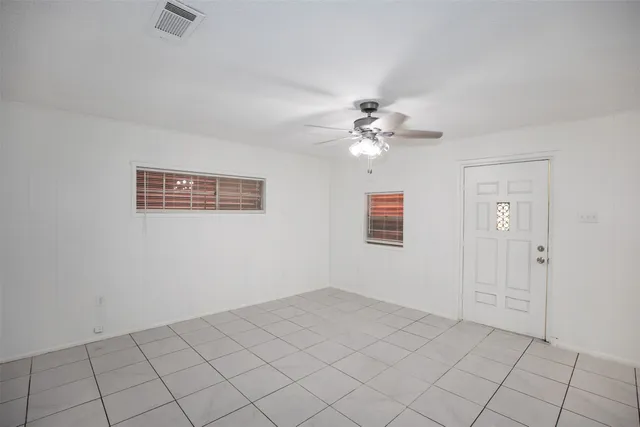 $950 | 2020 B Rosalee Street, La Marque, TX 77568