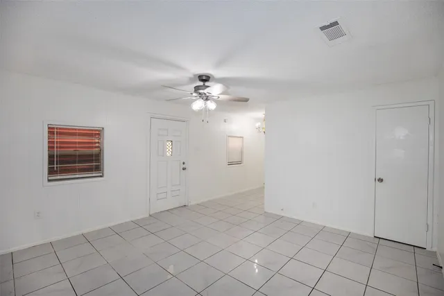 $950 | 2020 B Rosalee Street, La Marque, TX 77568