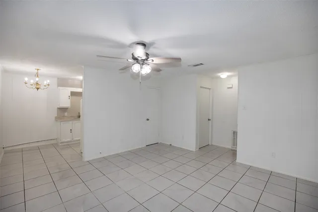 $950 | 2020 B Rosalee Street, La Marque, TX 77568