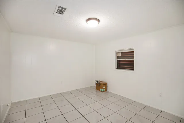 $950 | 2020 B Rosalee Street, La Marque, TX 77568