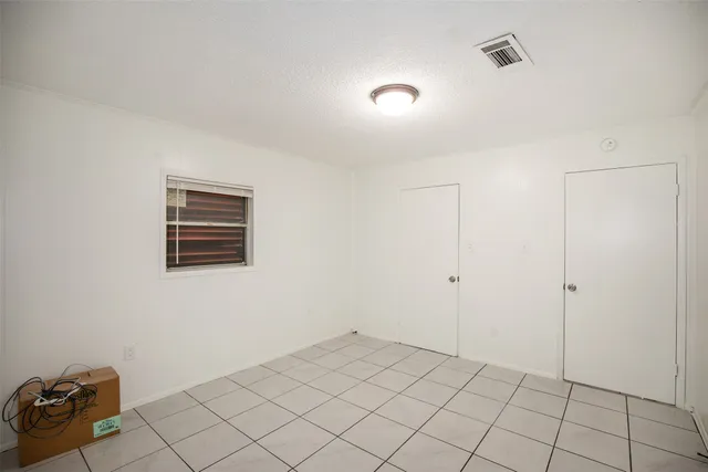 $950 | 2020 B Rosalee Street, La Marque, TX 77568